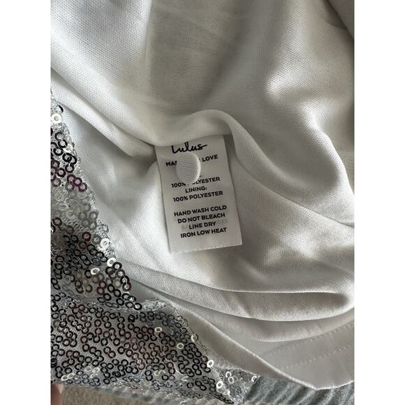 New Lulu's Hilaria Silver Sequin Bodycon Mini Halter Dress Faux Wrap Hem Small - Picture 7 of 7